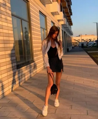 Живу в самом сердце Москвы, где происходят самые горячие встречи. Позволь мне удовлетворить все твои грязные фантазии и сделать тебя счастливым. У меня сногсшибательная фигура и опыт, которыми я готова поразить тебя. Мои услуги включают все, что ты только пожелаешь - классический и оральный секс, массаж, стриптиз и многое другое. Мои клиенты всегда остаются довольными и хотят вернуться ко мне снова и снова. Не упусти возможность исполнить свои самые скрытые желания. Доверься мне, и я сделаю твою ночь незабываемой. 😘💋🔥 На фото я - настоящая, без редактирования. Обожаю новые знакомства и проведение времени с умными и щедрыми мужчинами. Пиши мне, и я обещаю, ты не пожалеешь. 💌💋🌹 Яна